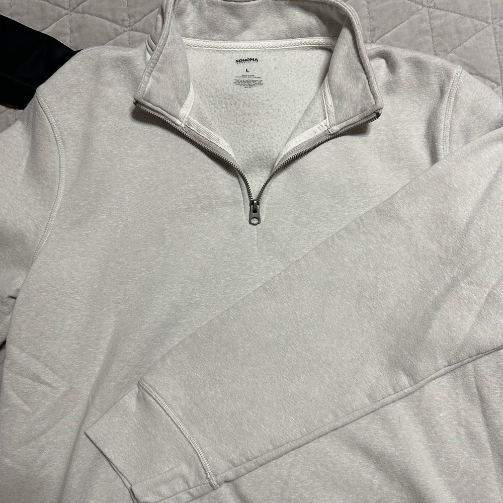 Men’s cream sweater
